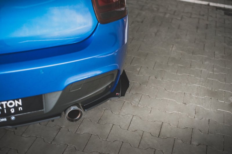 Maxton Hintere Seiten Flaps für BMW M135i F20 schwarz Hochglanz BM1F20MCNC-RSF1-G