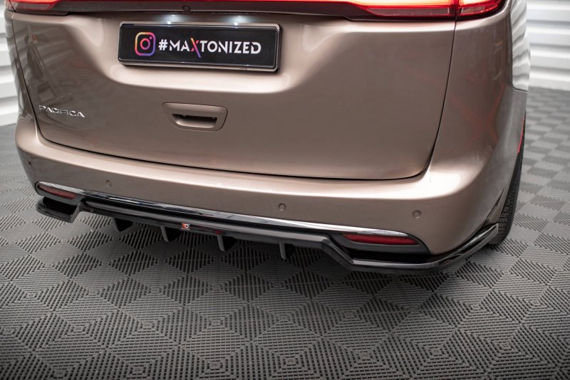 Maxton Mittlerer Diffusor Heck Ansatz DTM Look für Chrysler Pacifica Mk2 schwarz Hochglanz CHR-PA-2-RD1G+RD2-G