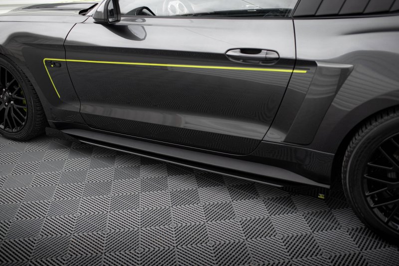 Maxton Street Pro Seitenschweller Ansatz + Flaps Ford Mustang GT Mk6 schwarz Hochglanz FOMU6GTCNC-SD1BRB+SF1-G