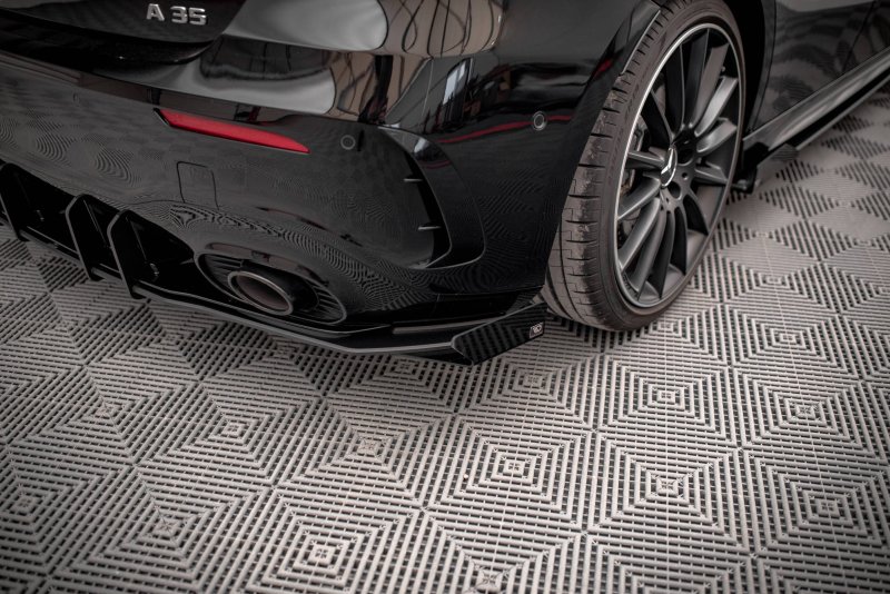 Maxton Hintere Seiten Flaps für Mercedes A35 AMG Hatchback Aero Pack W177 schwarz Hochglanz MEA17735CNC-RSF1-G