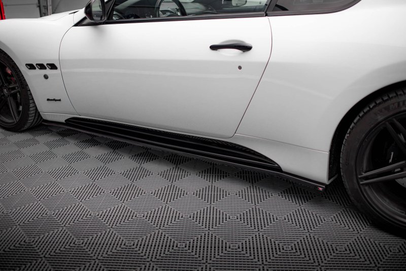 Maxton Seitenschweller Ansatz Maserati Granturismo S Mk1 schwarz Hochglanz MS-GT-1-S-SD1-G