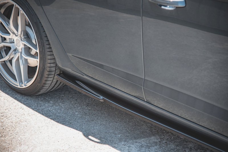 Maxton Seitenschweller Ansatz für V.5 Seat Leon Cupra / FR Mk3 FL schwarz Hochglanz SE-LE-3F-CU-SD5-G
