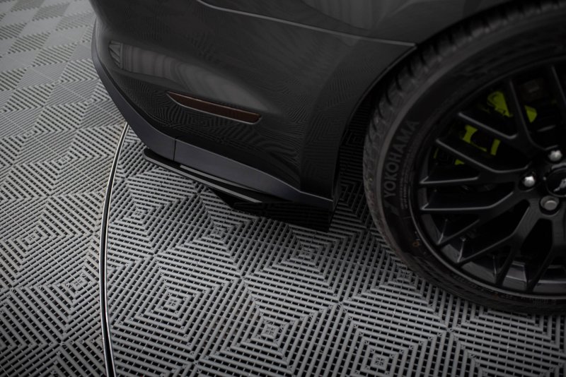 Maxton Hintere Seiten Flaps Ford Mustang GT Mk6 schwarz Hochglanz FOMU6GTCNC-RSF1-G