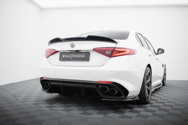 Maxton Spoiler CAP Abrisskante 3D Alfa Romeo Giulia schwarz Hochglanz AL-GI-1-QV-CAP3D1-G