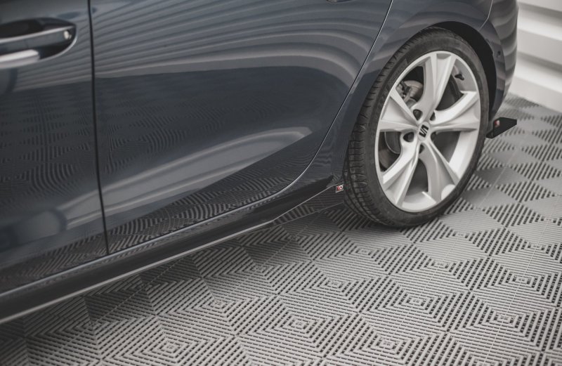 Maxton Street Pro Seitenschweller Ansatz für + Flaps Seat Leon FR Mk4 schwarz Hochglanz SELE4FRCNC-SD1BRB+SRF1-G