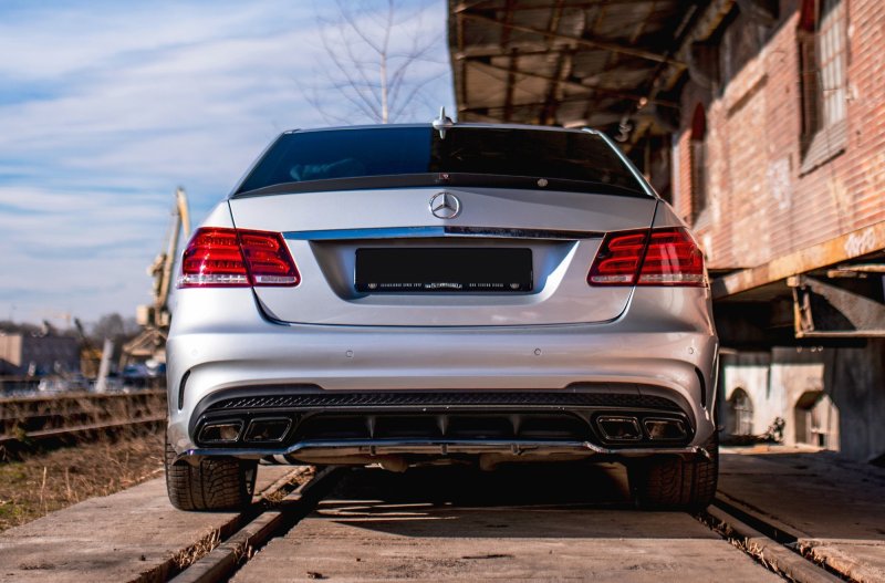 Maxton Mittlerer Diffusor Heck Ansatz DTM Look für Mercedes-Benz E63 AMG Limousine W212 Facelift schwarz Hochglanz ME-E-212F-AMG-RD1G+RD2-G