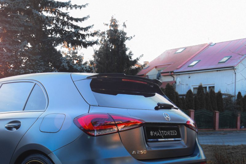 Maxton Spoiler CAP Abrisskante Mercedes-Benz A AMG-Line Hatchback W177 schwarz Hochglanz ME-A-177-AMGLINE-CAP1-G