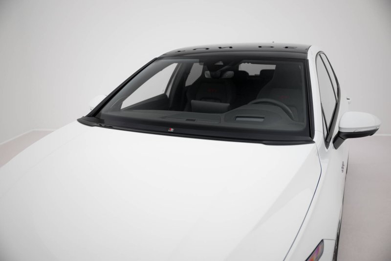 Maxton Verlängerung Motorhaube VW Golf Mk8 schwarz Hochglanz VW-GO-8-R-BE1-G