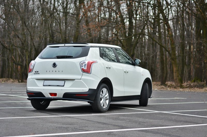 Maxton Mittlerer Diffusor Heck Ansatz für SSANGYONG TIVOLI schwarz Hochglanz SY-TI-1-RD1-G