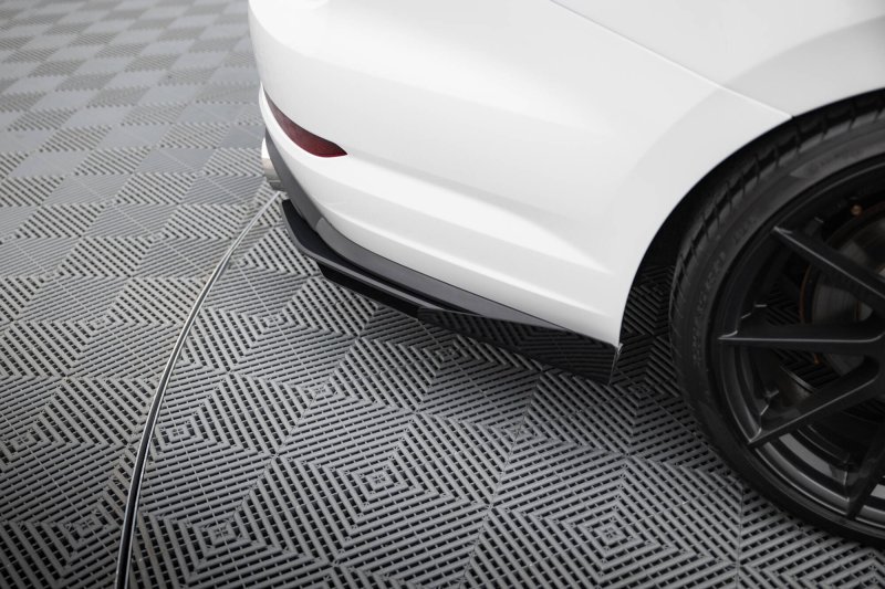 Maxton Hintere Seiten Flaps VW Jetta GLI Mk7 schwarz Hochglanz VWJE7GLICNC-RSF1-G