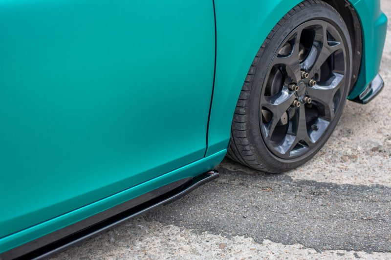 Maxton Seitenschweller Ansatz für Volvo V40 R-design schwarz Hochglanz VO-V40-2-RDESIGN-SD1-G