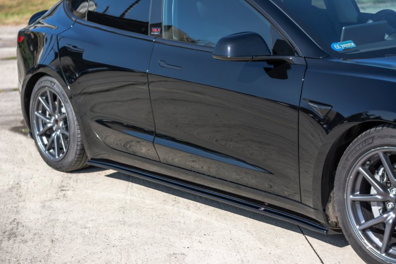 Maxton Seitenschweller Ansatz für Tesla Model 3 schwarz Hochglanz TE-MODEL3-1-SD1-G