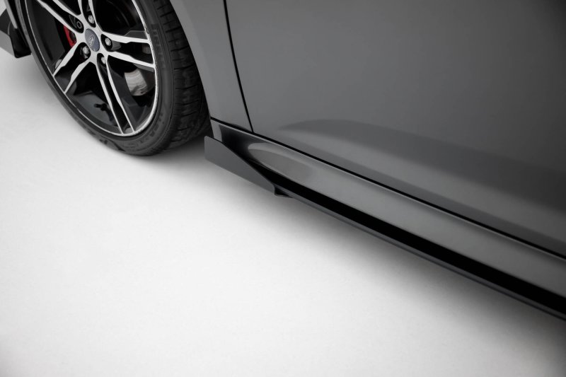 Maxton Street Pro Seitenschweller Ansatz + Flaps Ford Focus ST Mk3 Facelift schwarz Hochglanz FOFO3FSTCNC-SD1B+SF1-G