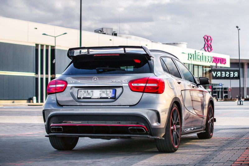 Maxton Mittlerer Diffusor Heck Ansatz für Mercedes GLA 45 AMG SUV (X156) vor Facelift schwarz Hochglanz ME-GLA-156-AMG-RD1-G