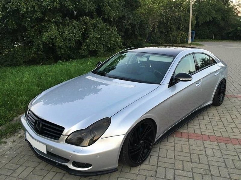 Maxton Front Ansatz für MERCEDES CLS C219 Serie schwarz Hochglanz ME-CLS-C219-FD1-G